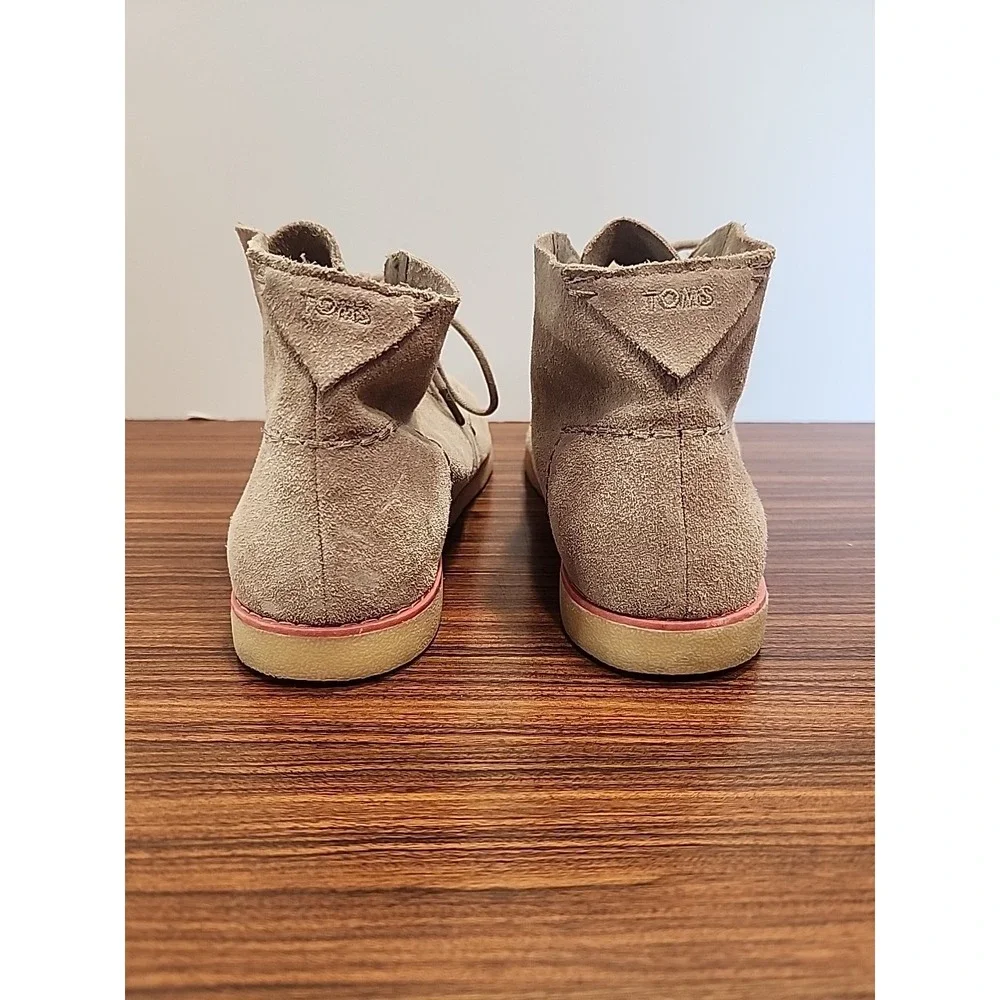 TOMS Boots Womens 7.5‎ Mateo Three Eye Desert Chukka Boot Beige Suede Lace Up
